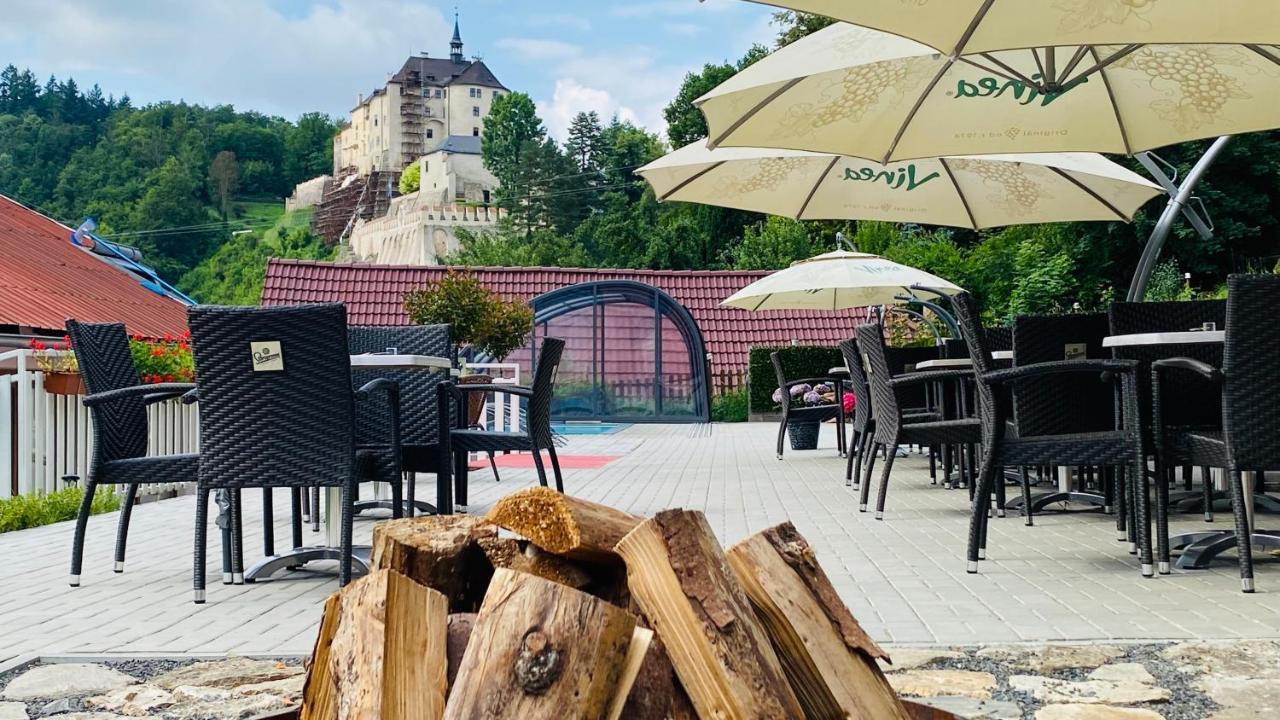 UniqHotel Česky Šternberk Exterior foto