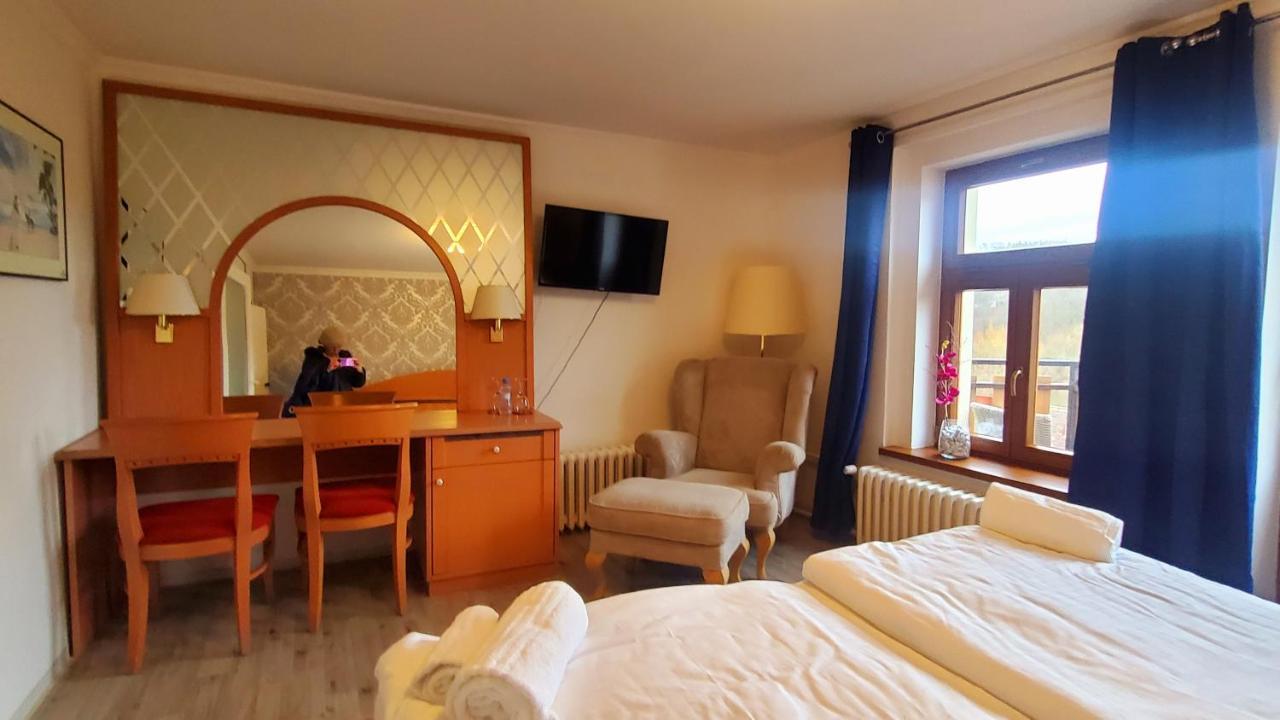 UniqHotel Česky Šternberk Exterior foto