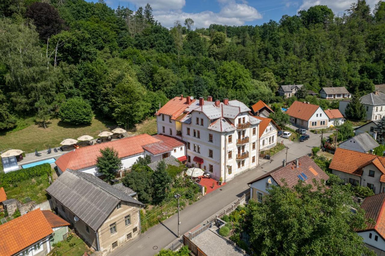 UniqHotel Česky Šternberk Exterior foto