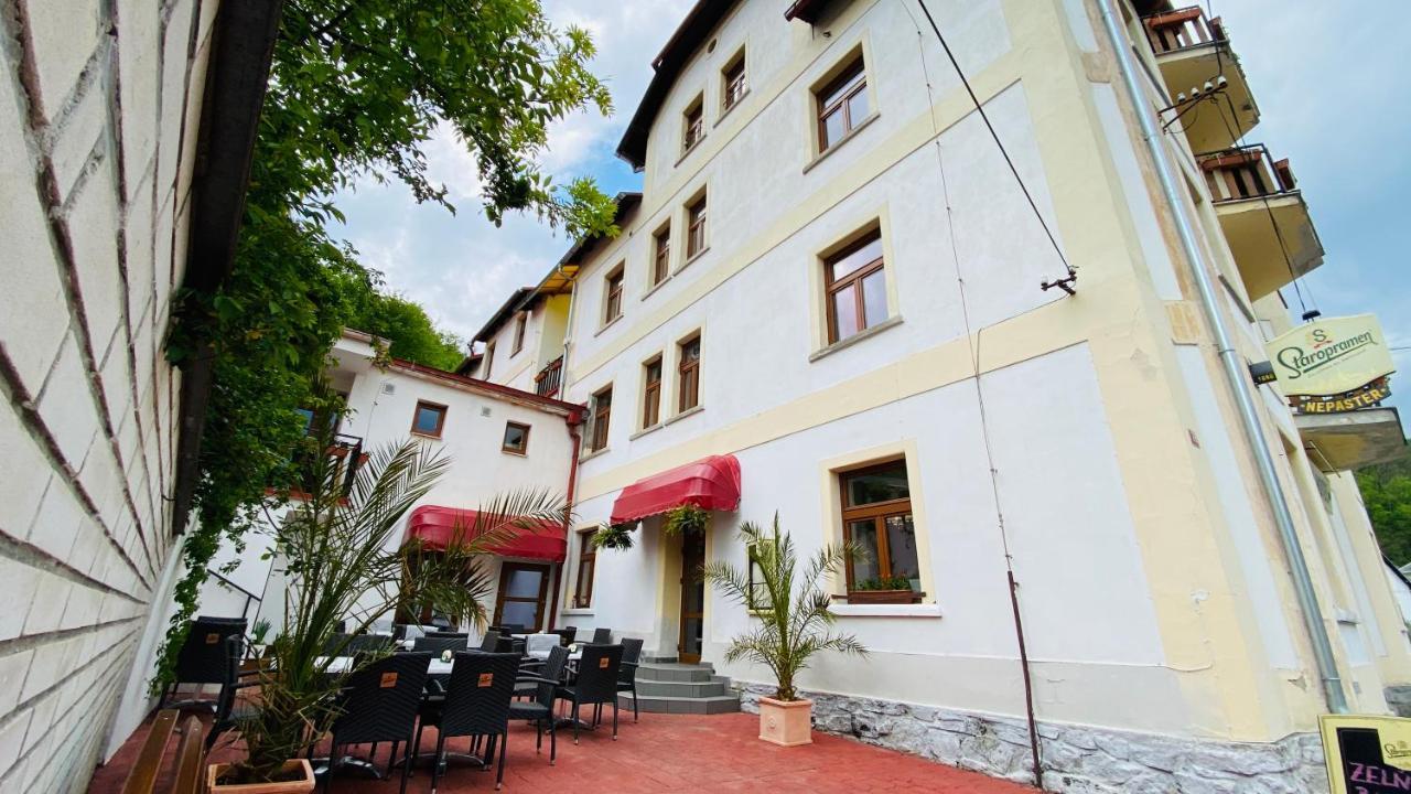 UniqHotel Česky Šternberk Exterior foto